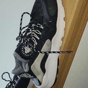 Nike Hurache Running Black and White Women's Sneakers